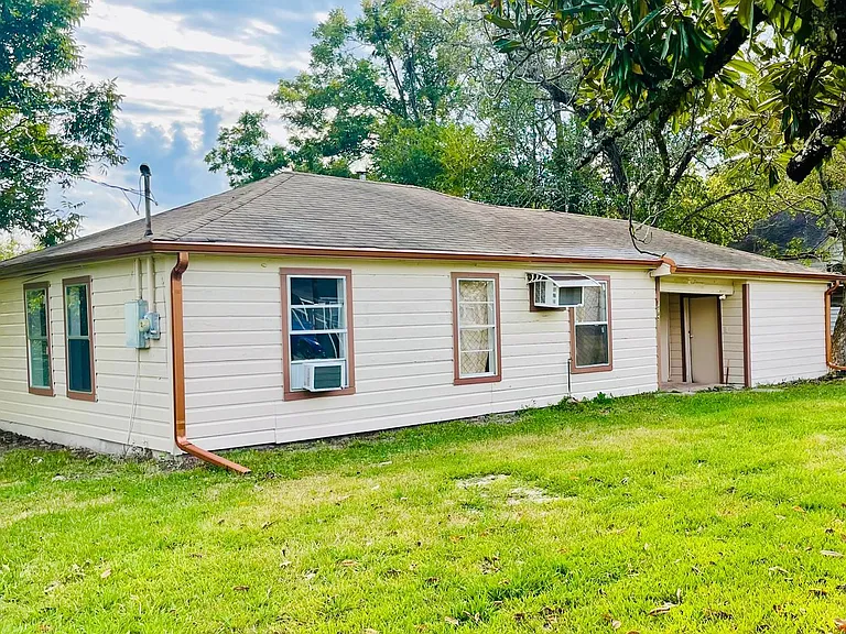 1745 Rivercrest St — Photo 3
