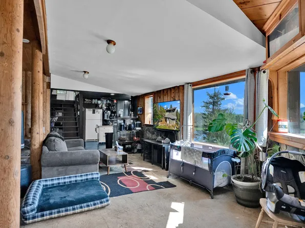 579 Blue Heron Rd, Newport, WA 99156