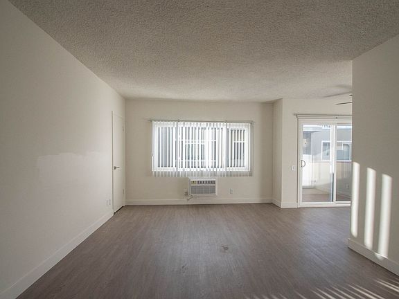 2nd image of 10843 Kling St APT 5