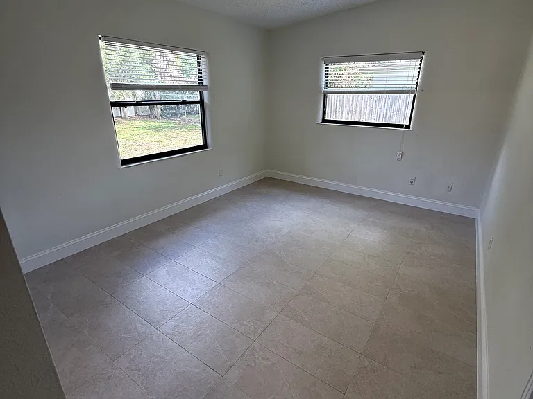 1324 Catalpa Ln — Photo 17