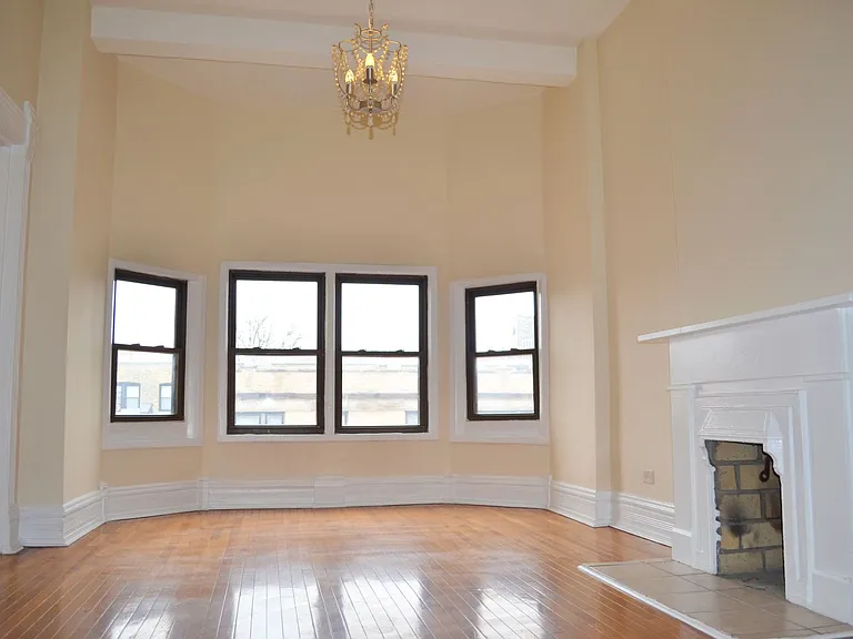 2050 W North Ave — Photo 2