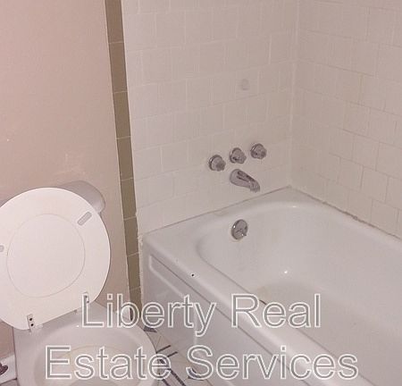 3rd image of 129 Rolland St