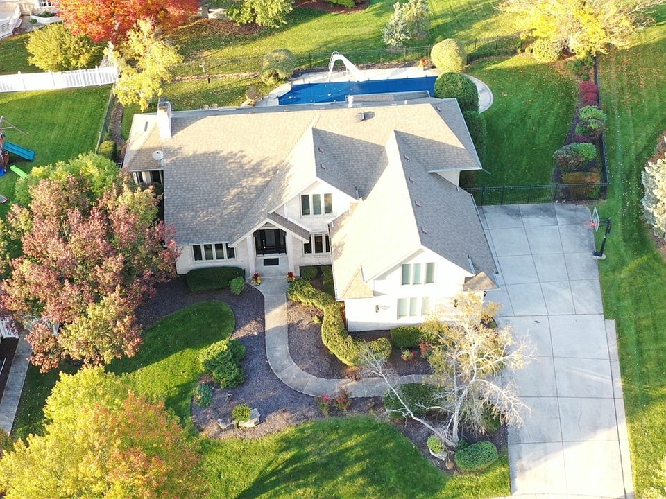 1st image of 10816 Royal Glen Dr