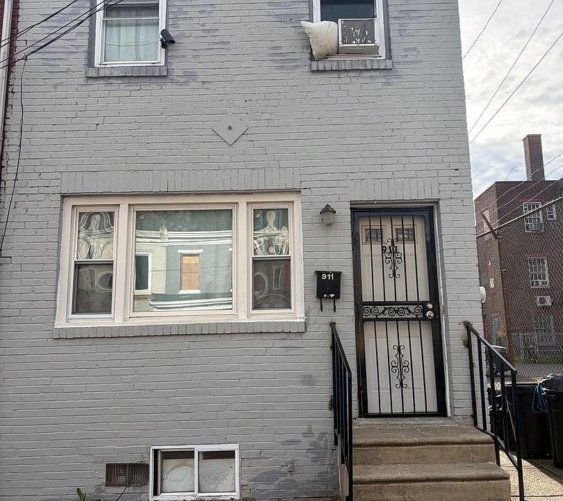 1st image of 911 S 8th St