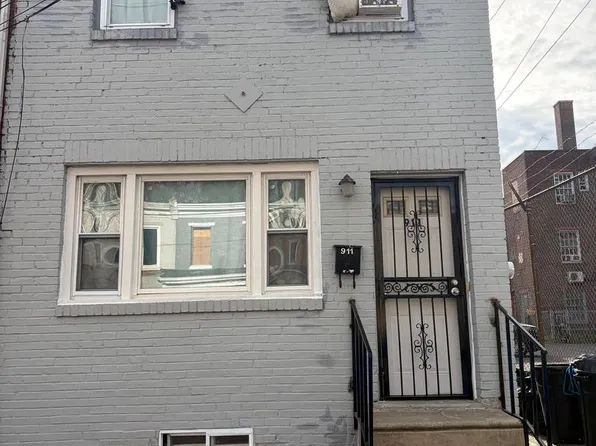 911 S 8th St, Camden, NJ 08103