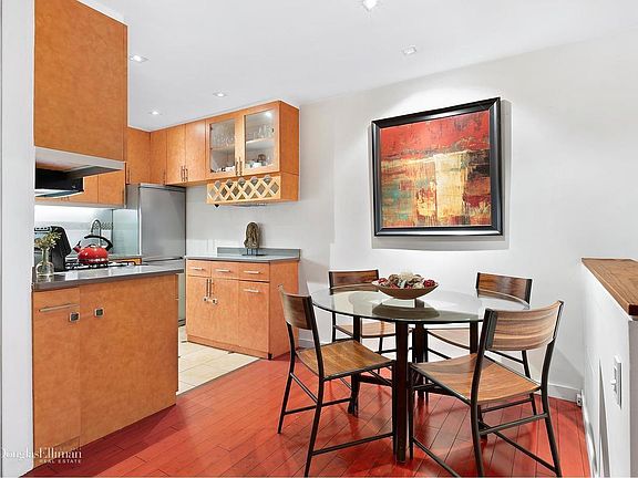 4th image of 320 W 19th St APT 1B