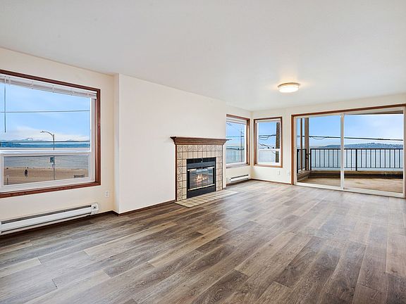 3rd image of 2440 Alki Ave SW Unit 302