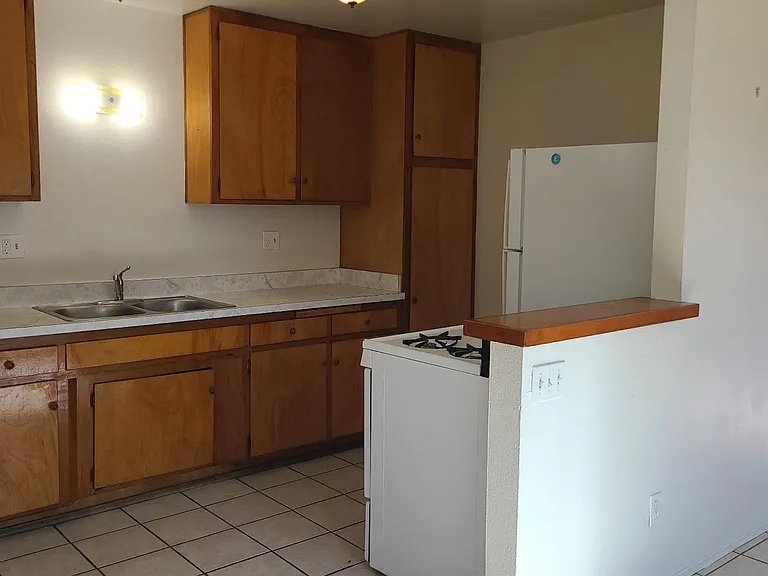 934 Emory St — Photo 4