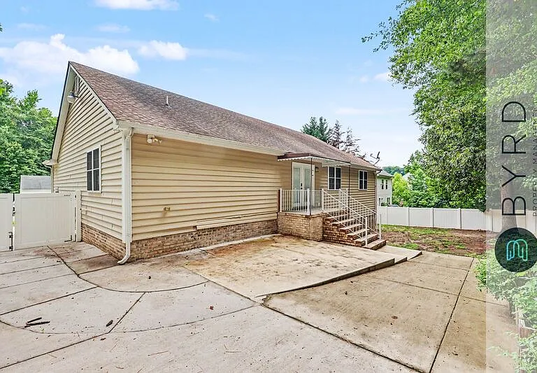 19218 Brevard Dr — Photo 36