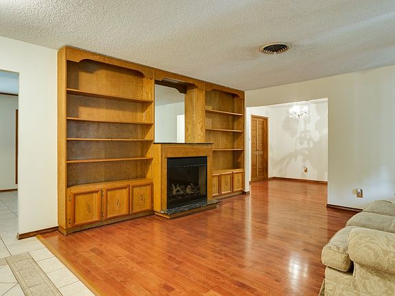 4th image of 1301 Wisteria Ave