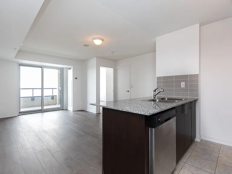1410 Dupont St — Photo 8