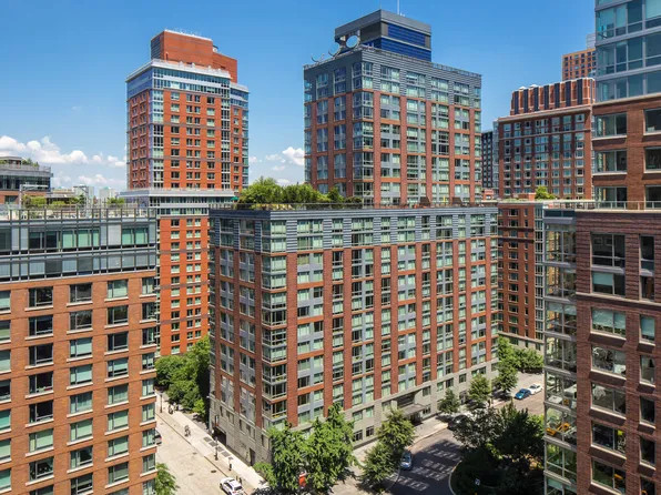 211 North End Avenue image 14 of 14