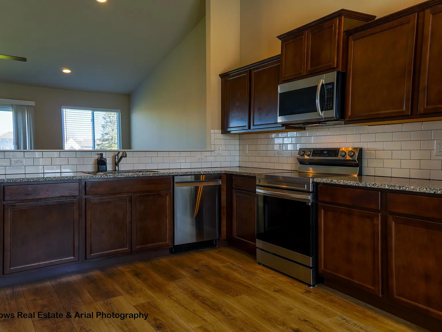 3 bed, 2060 sqft, $2,400 — Photo 4