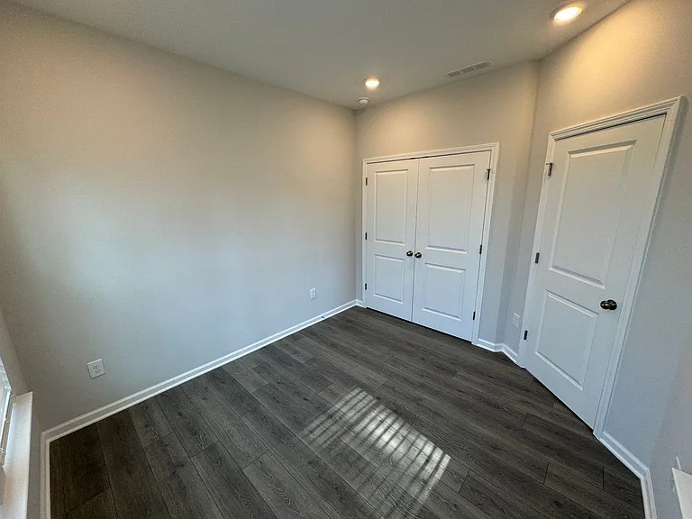 2422 Greshford Ln — Photo 8