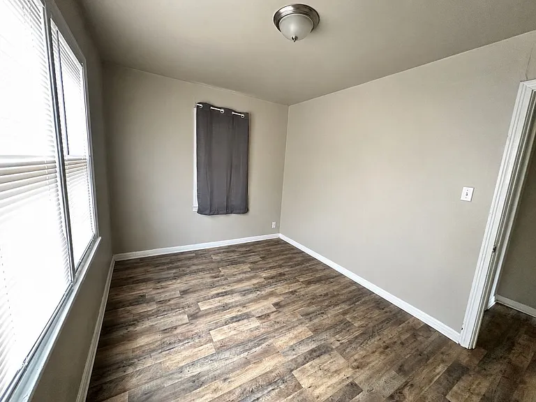 4210 S Harrison St — Photo 4