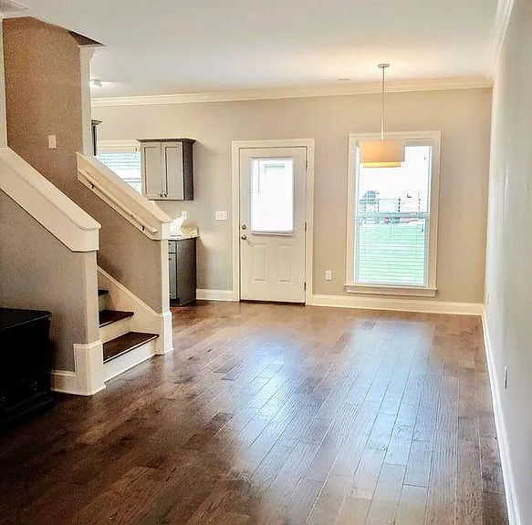 430 Walker Cir — Photo 2