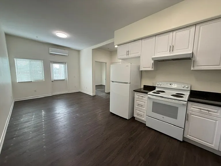 2303 E 8th St — Photo 10