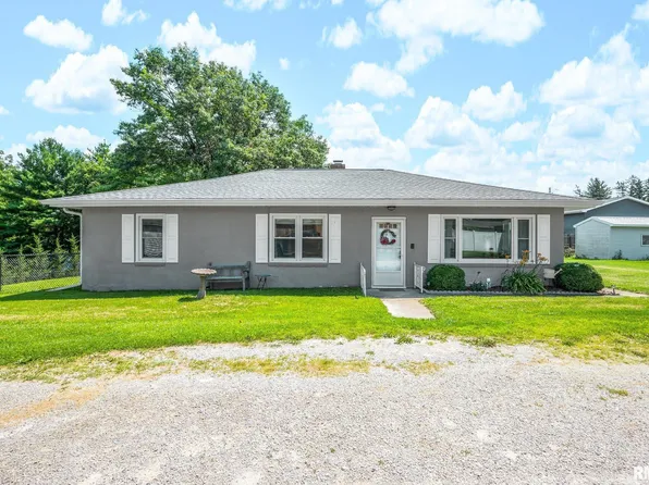 207 Spruce Ln, Roanoke, IL 61561