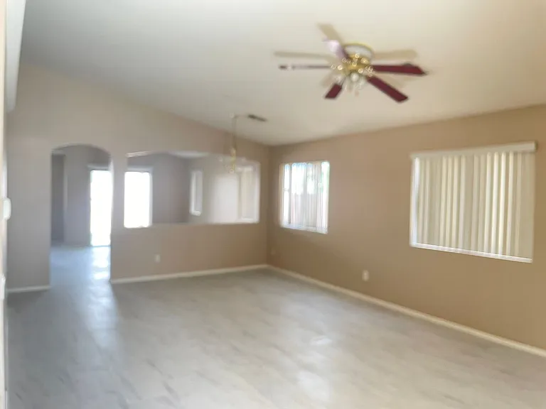 5910 S 32nd Ave — Photo 3