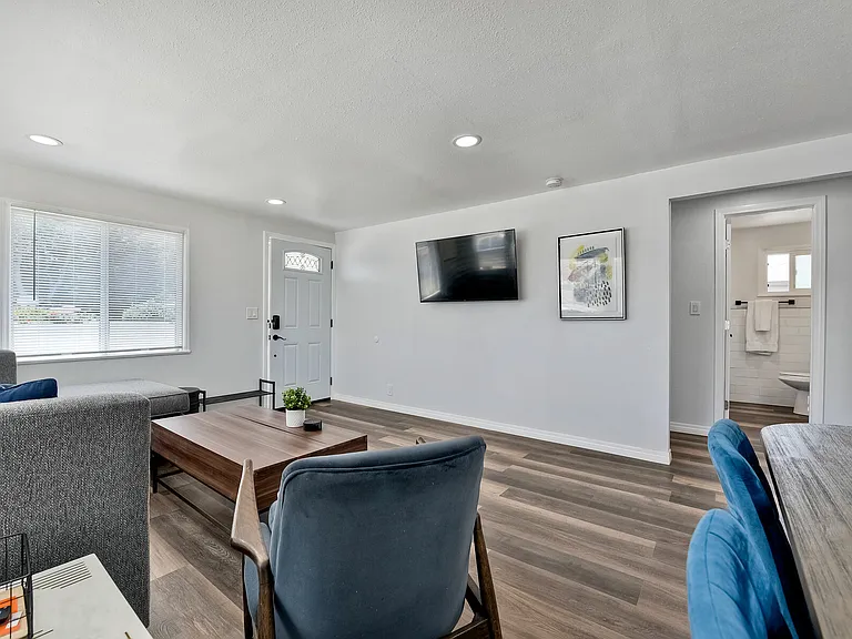 6830 Tower St — Photo 5