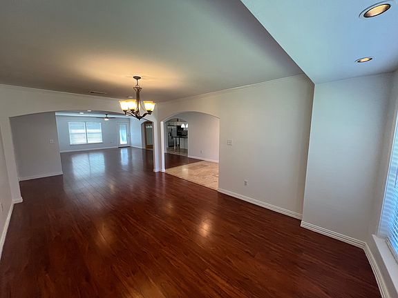 3rd image of 10939 Ivyridge Rd