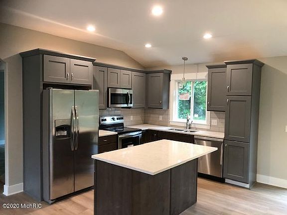 5th image of 3428 Woodland Trl