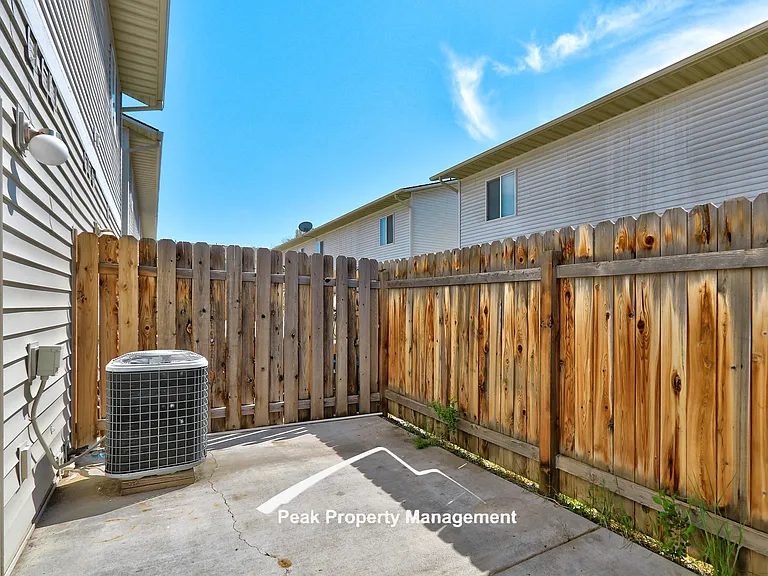 423 1st Ave N #108 — Photo 22