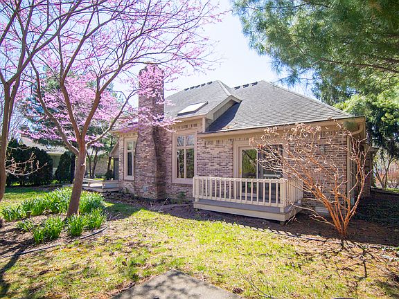 3rd image of 7204 Oak Cove Ln