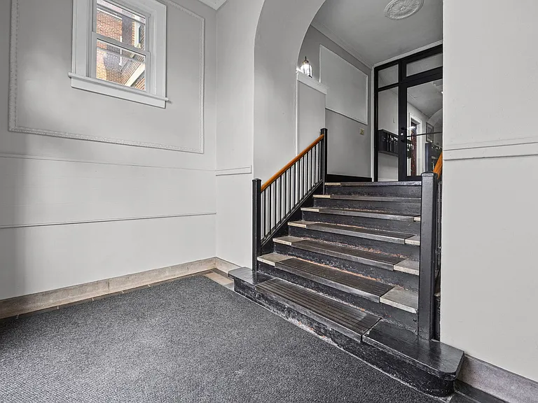 49 Troup St — Photo 10