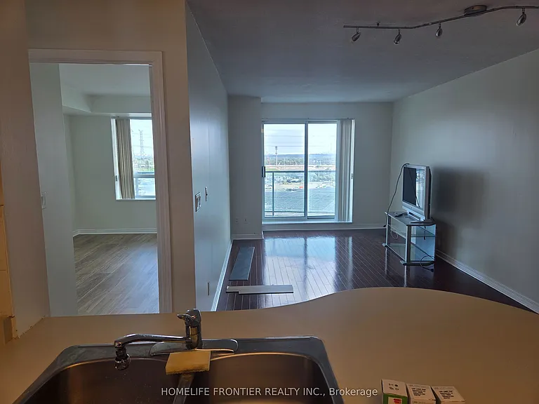 23 Oneida Cres #907 — Photo 8
