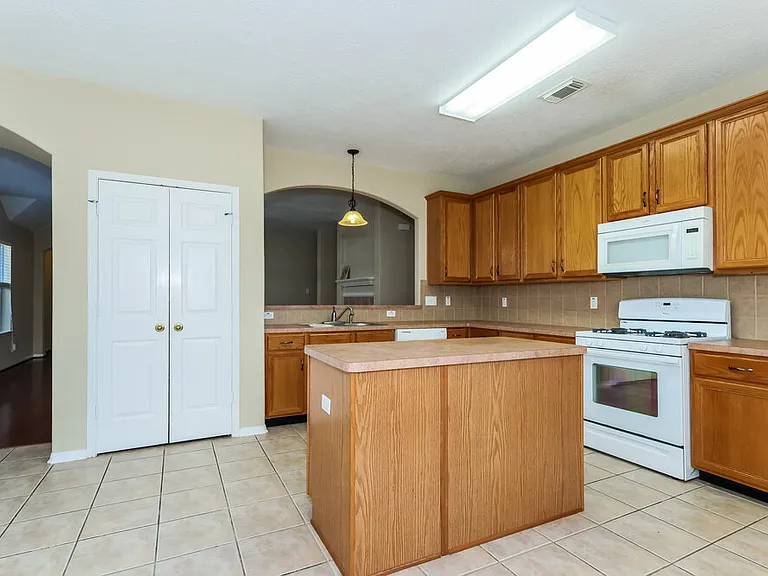 3223 Spring Ranch Ln — Photo 7