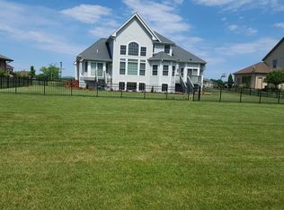 10365 S Willow Creek Dr, Oak Creek, WI 53154