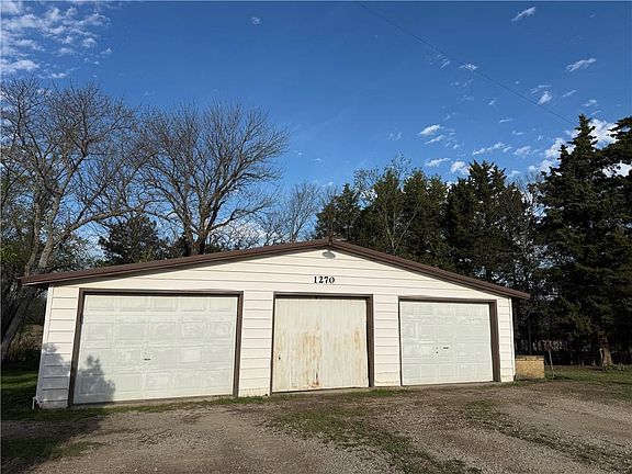 2nd image of 1270 Shetland Rd
