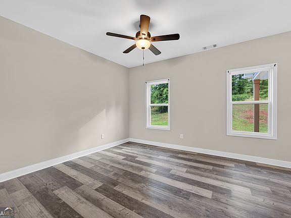 5th image of 135 Saw Mill Ct