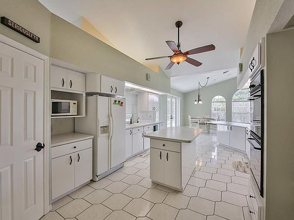 3rd image of 3317 SE Montgomery Cir