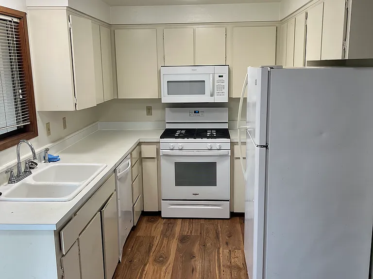 1595 Amberland Ave — Photo 9