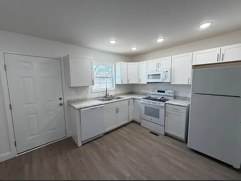 1407 Madison St — Photo 9