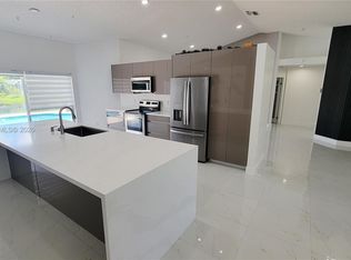 1421 SW 104th Ave, Pembroke Pines, FL 33025