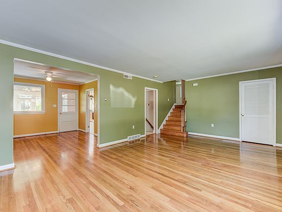 Gleaming hardwoods flow from LR into DR