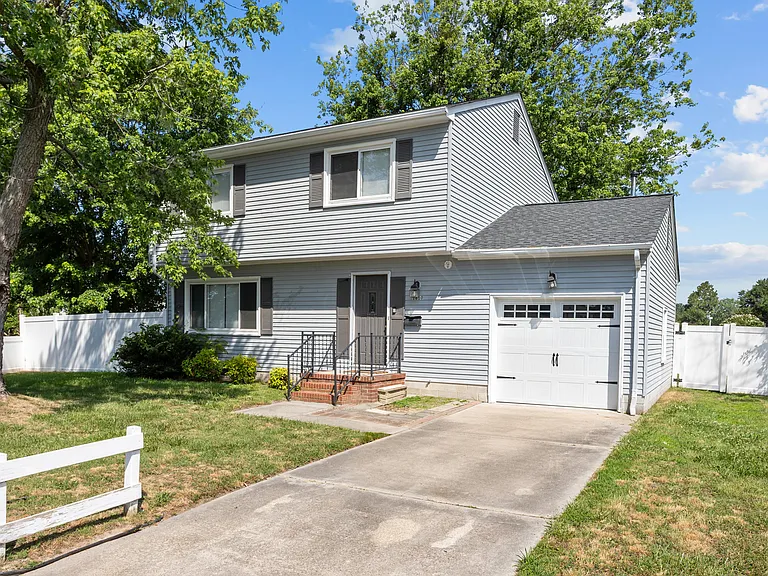 1810 Mehrens Ct — Photo 2