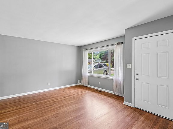 3rd image of 655 Albert St NW