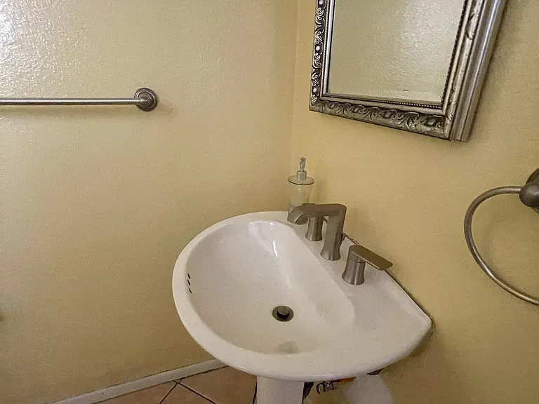 19620 Wyandotte St #3 — Photo 17