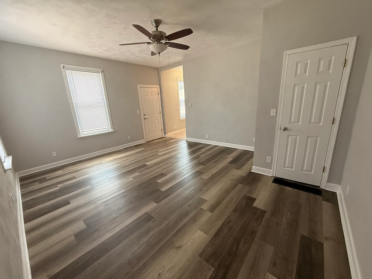 3 bed, 1200 sqft, $1,500 — Photo 4