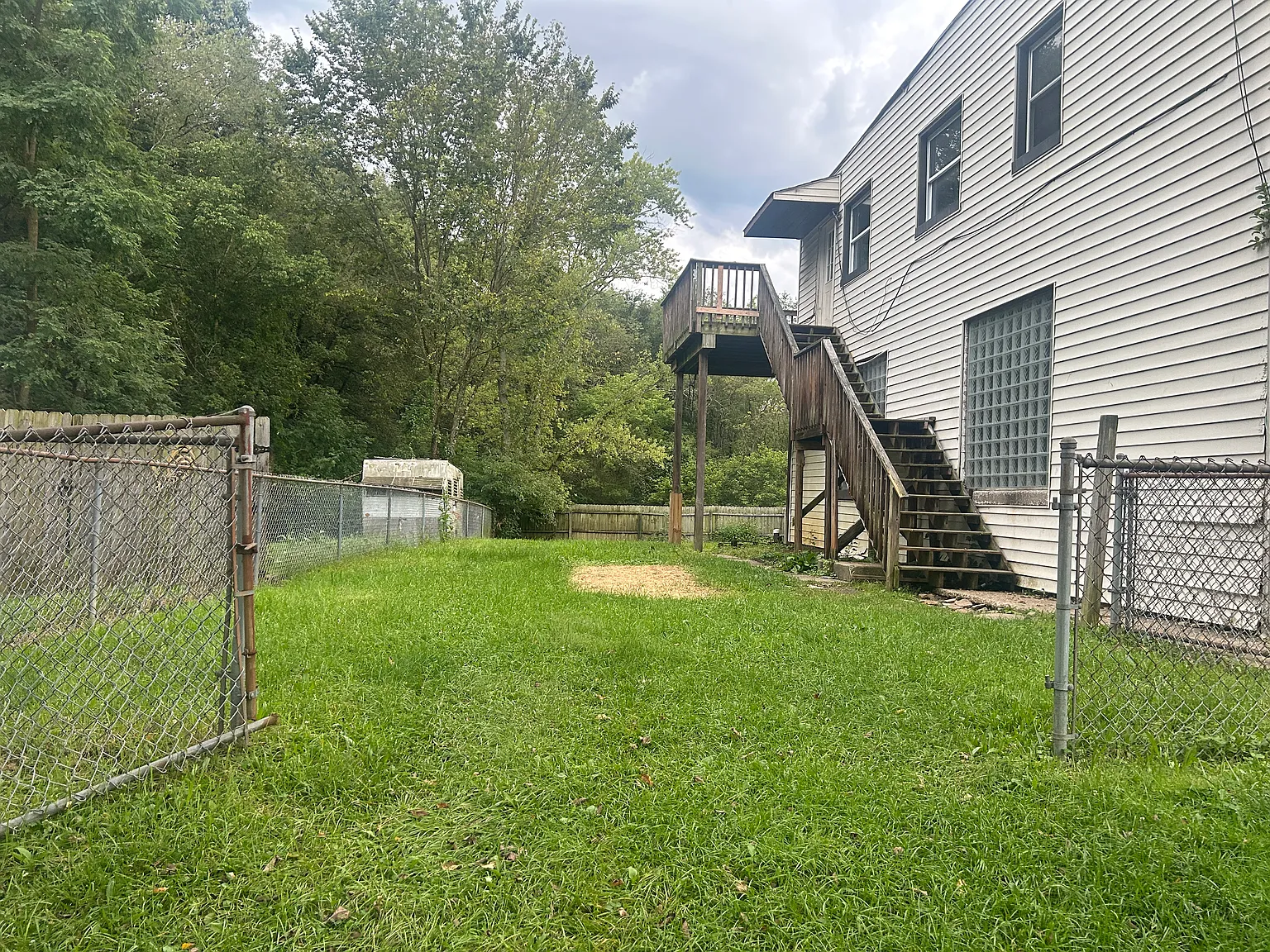 3 bed, 800 sqft, $1,200 — Photo 2