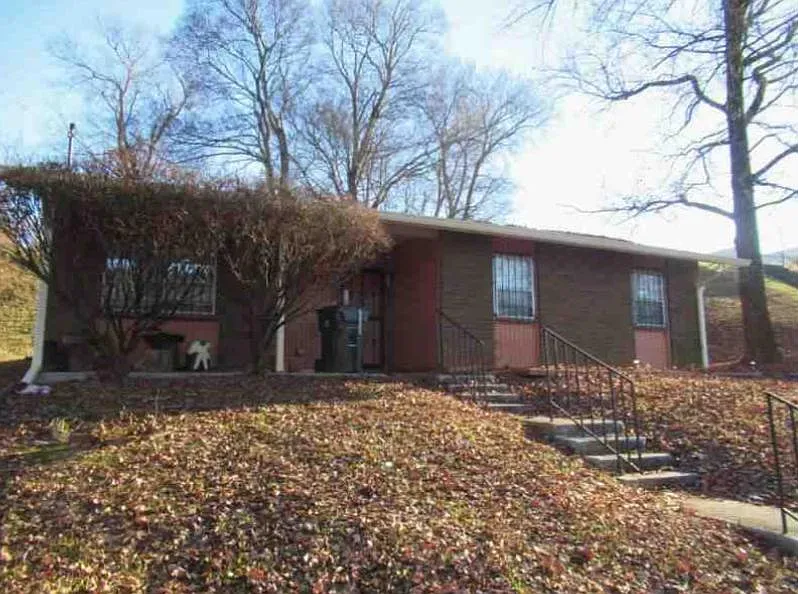 1830 Rosedale Ave — Photo 1