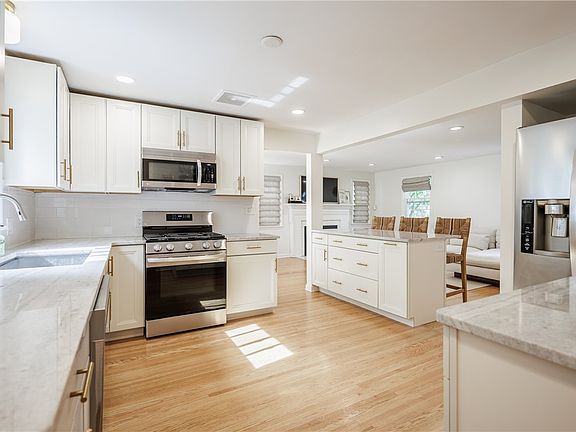 5th image of 45 Carverdale Dr