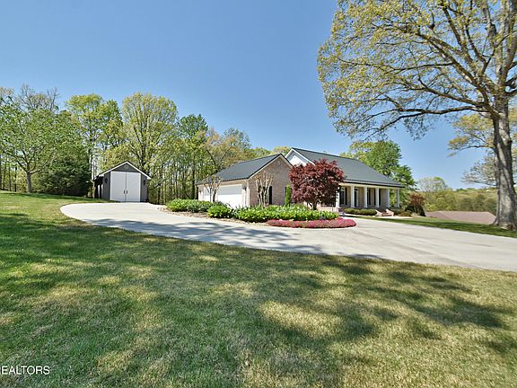 3rd image of 835 Poplar Springs Rd