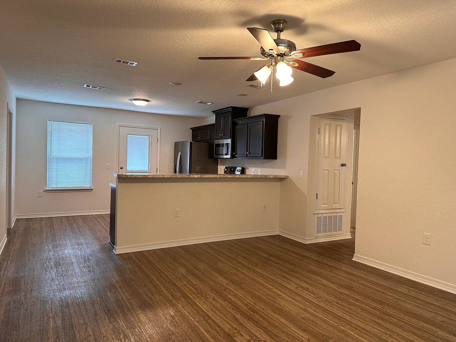 3 bed, 1120 sqft, $1,500 — Photo 3