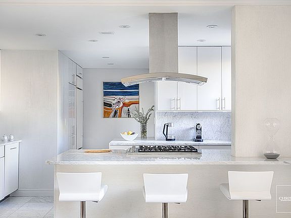 5th image of 106 Central Park S APT 17E