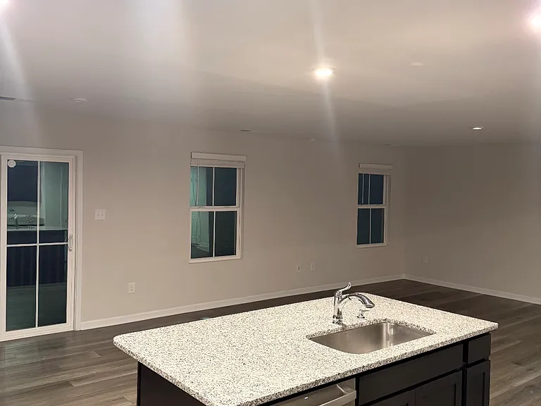 303 Lorraine Dr — Photo 5